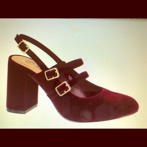 Bella Vita Women’s Nessa ll Pump, Burgundy Velvet